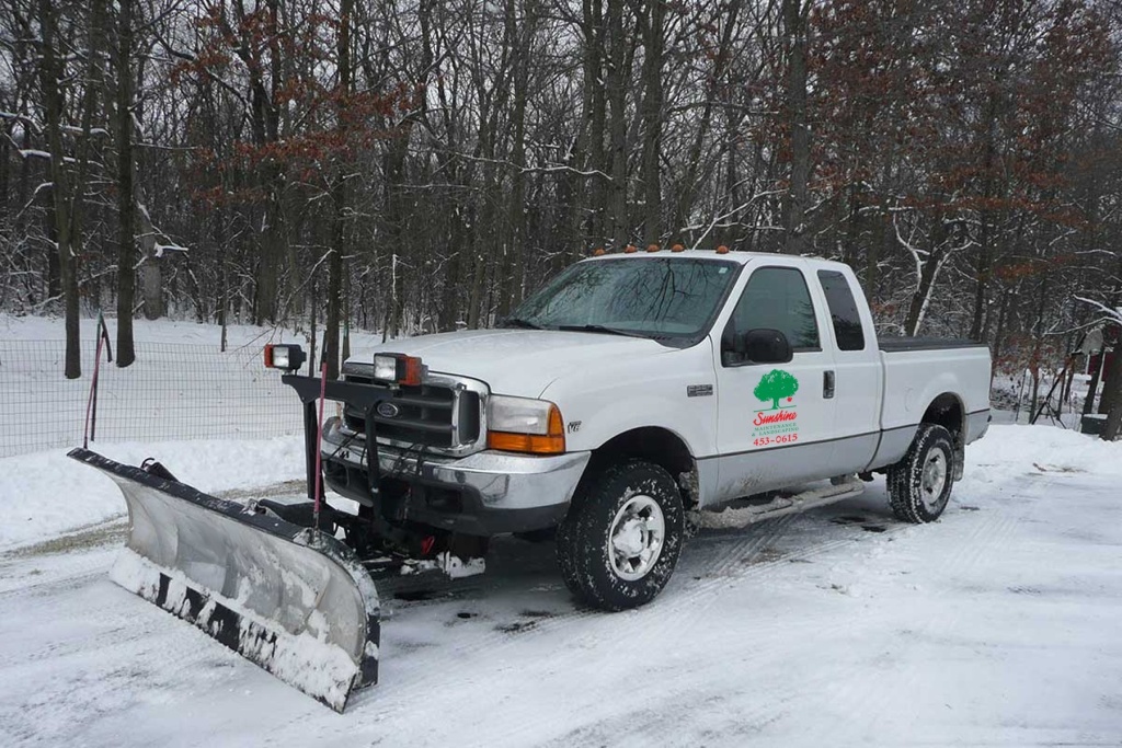 Sunshine Maintenance and Landscaping: Winnipeg Snow removal experts: doing Winnipeg snowplowing